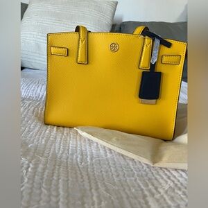 Brand New Tory Burch Walker Small Satchel in Goldfinch💛✨